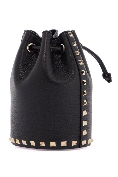 valentino garavani borsa mini in pelle nera con rivetti piramidali e chiusura a cordoncino